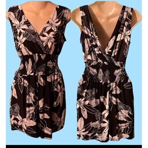 “NEW” Women’s black withe Floral print V-Neck sleeveless Romper